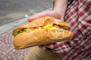 Bánh Mì Op La, bułka z jajem
